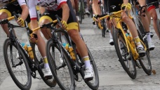 Sloven sporcu Tadej Pogacar, Fransa Bisiklet Turu'nda üst üste ikinci kez şampiyon oldu