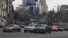 Son günlerde hava saldırılarının azaldığı Kiev'de insan hareketliliği artıyor
