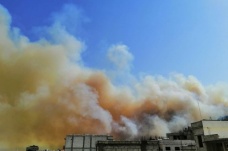 Suriye’deki orman yangını yerleşim bölgelerine yaklaştı