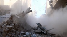 Suriye'nin doğusundaki Deyr ez Zur'da köye hava saldırısı: 23 ölü