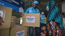 TDV'den Malezya'da ihtiyaç sahiplerine 600 ramazan gıda kolisi yardımı