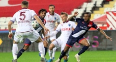 Trabzonspor, Antalyaspor karşısında 1 puanı uzatmalarda kurtardı