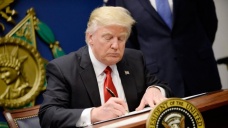 Trump vize yasağını askıya alan yargıcı eleştirdi