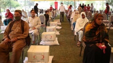 Türk Kızılay'dan Pakistan'da 380 aileye gıda yardımı