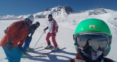 Türkiye'nin en yüksek kayak pisti, kayakçıların akınına uğradı