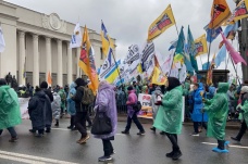Ukrayna’da karantina karşıtlarından protesto