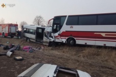Ukrayna’da tahliye araçları çarpıştı: 7 ölü, 9 yaralı