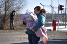 Ukraynalı anne 18 aylık bebeği için ailesini geride bırakıp Moldova’ya geçti