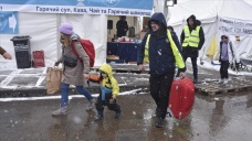 Ukraynalı savaş mağdurlarının Siret Sınır Kapısı'ndan Romanya'ya geçişleri sürüyor
