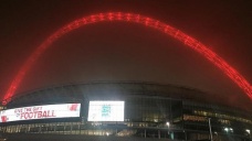 Wembley Stadı'nın ünlü kemeri Türkiye için kırmızı oldu