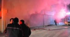 Yangında can pazarı: 5 kişi dumandan zehirlendi
