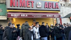 Yılbaşına saatler kala Eminönü'nde alışveriş hareketliliği sürüyor