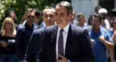 Yunanistan Başbakanı Miçotakis Covid-19 aşısı oldu