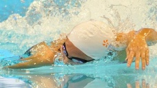Yüzmede 100 metre dünya rekoru kırıldı