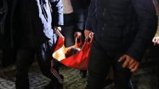 Zeytinburnu'nda çıkan kavgada bir kişi bıçakla yaralandı