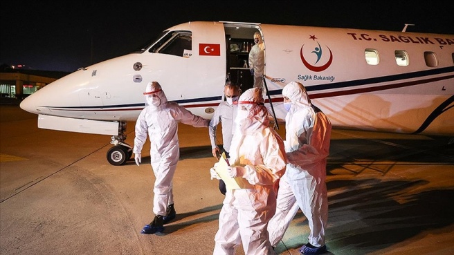 Tanzanya'daki Kovid-19 hastası 3 Türk vatandaşı ambulans uçakla yurda getirildi