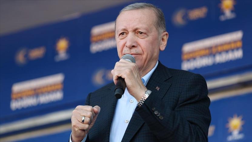 Erdoğan'dan darbe göndermesi: 'Pazar günü rövanşı alıyor muyuz?'