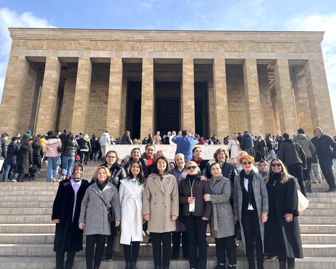 İyi Partili Mamak Belediye Başkan Adayı Kevser Ofluoğlu'ndan Kadınlarla Anıtkabir Ziyareti!